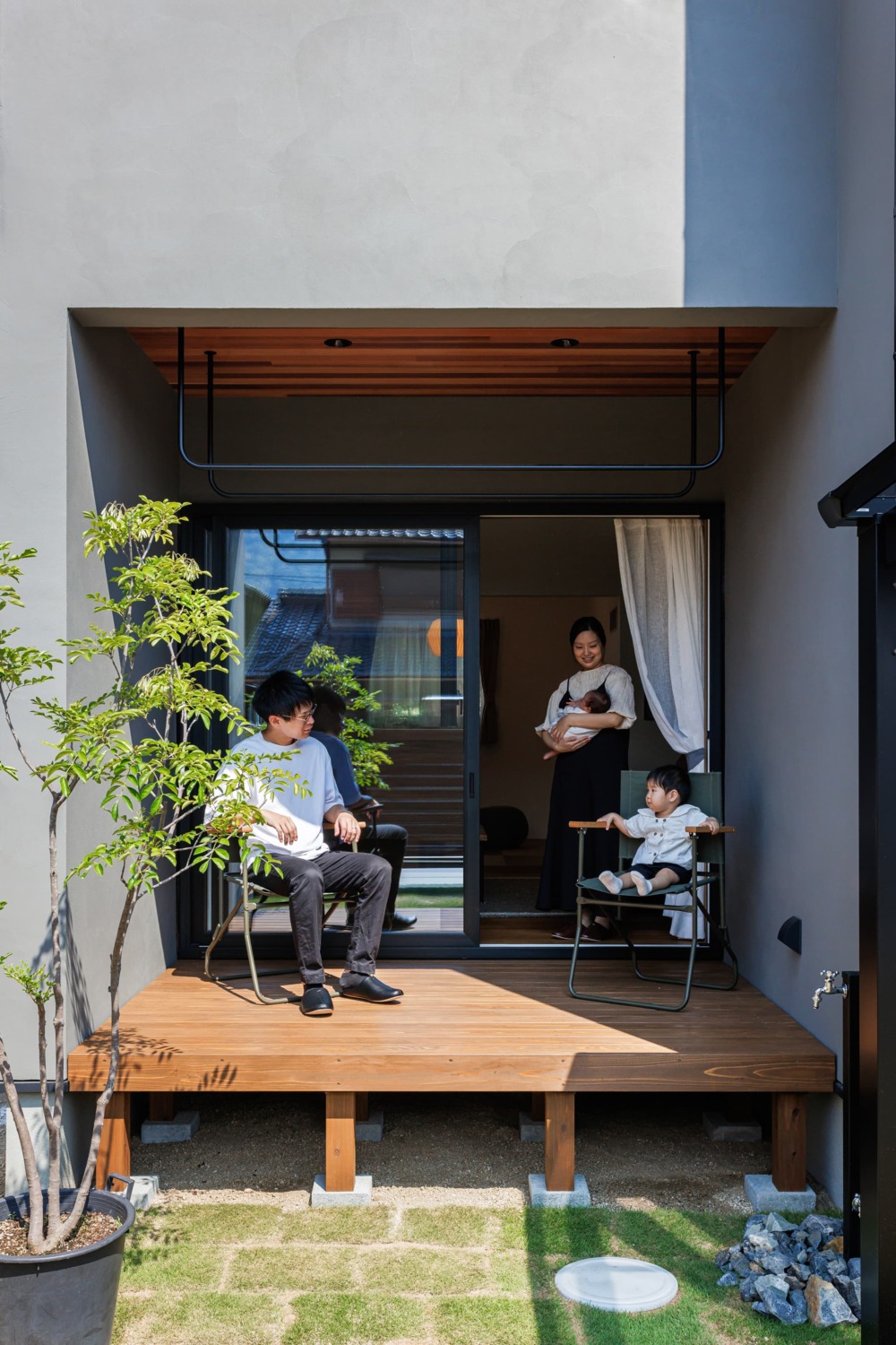 深い軒のある木漏れ日の家(超高気密住宅)